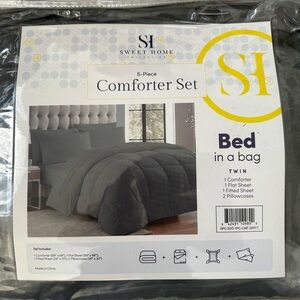 Twin Comforter/Bedding; UNOPENED (I bought the wrong size and can’t return it)